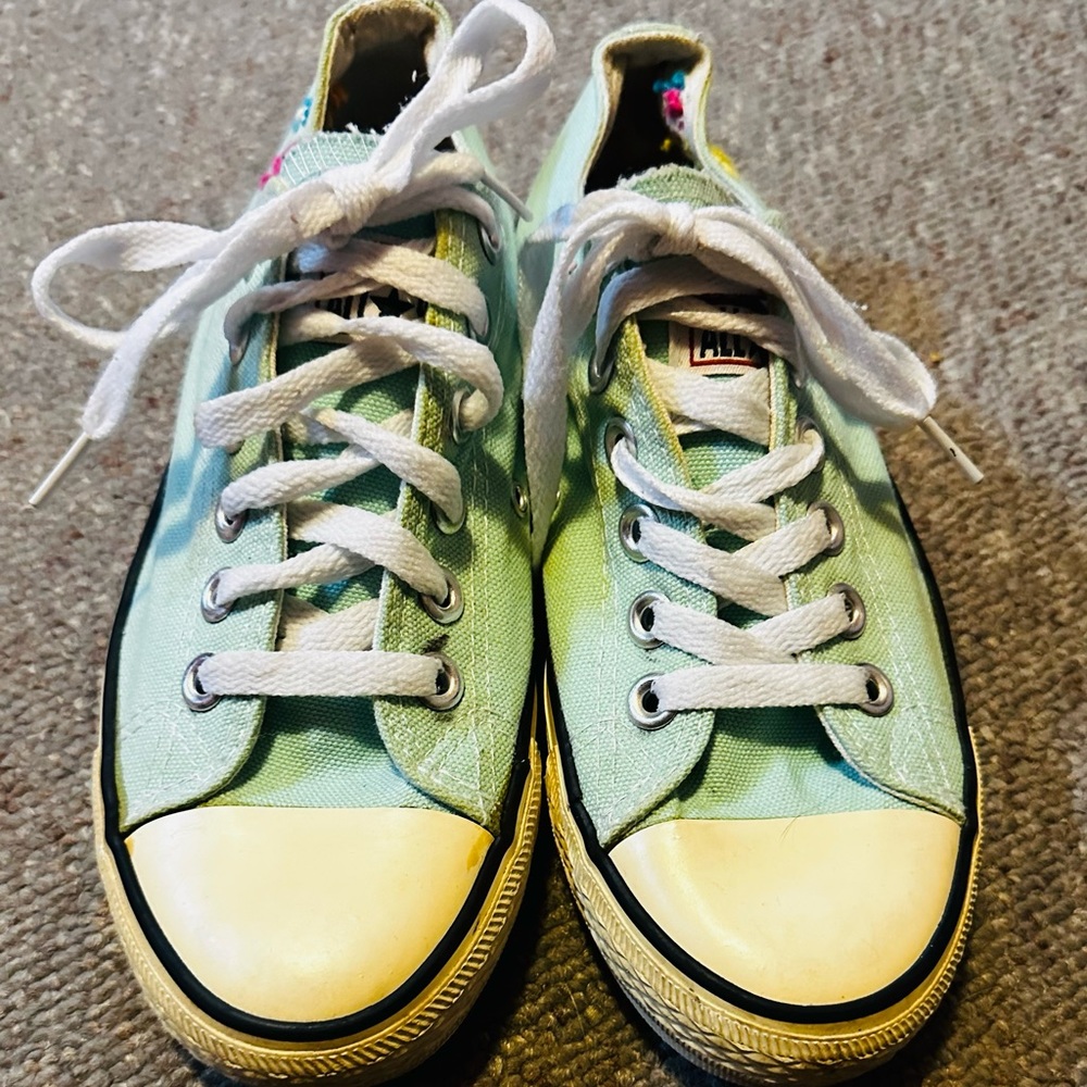 Vintage Converse Chuck Taylors. Sea foam green with embroidery. W size6.5.